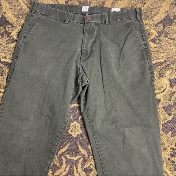 Men’s GAP Camo Stretch Slim Fit Green Chino Pants Size 36x32 - Picture 2 of 9